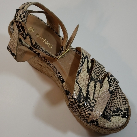 Kaanas~Size 6~Black/Ivory Galapagos Sandals NEW. - Picture 4 of 9